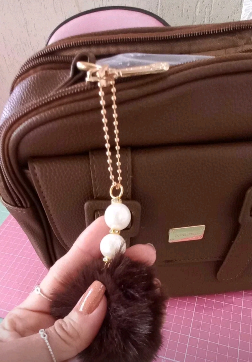 Bolsa Amelise coffee com pingente em avaliação